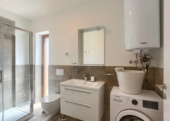 Διαμέρισμα Novigrad By Awaytocroatia