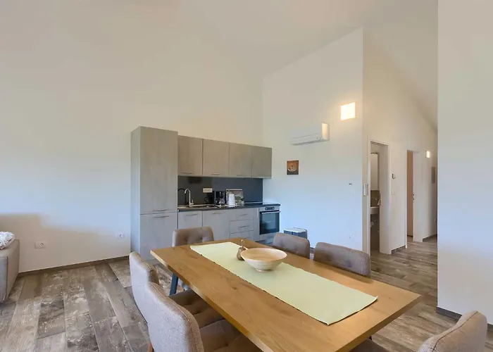 Διαμέρισμα Novigrad By Awaytocroatia