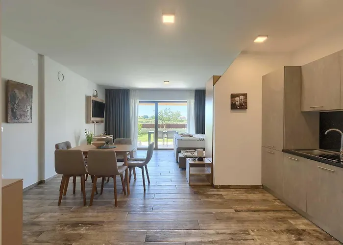 Διαμέρισμα Novigrad By Awaytocroatia